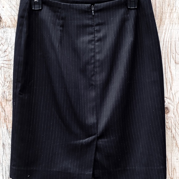 Pinstriped Banana Republic Pencil Skirt. - Picture 2 of 5